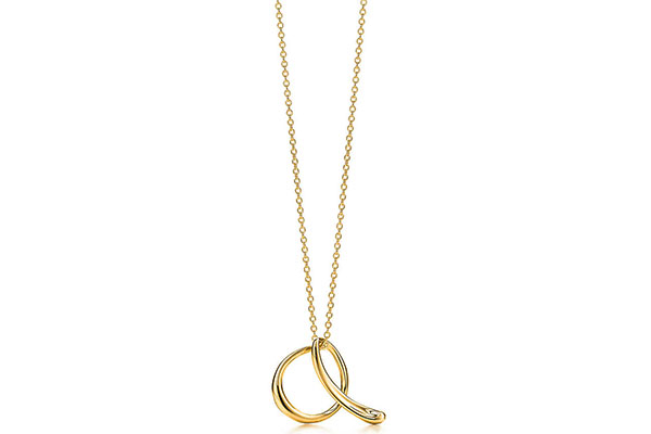 Simple Gold Necklace | Travel Gift Guide